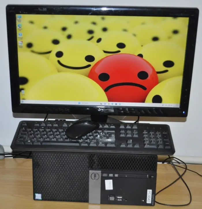 Комплект ПК: Dell OptiPlex 5040 Tower / Intel Core i5-6500 (4 ядра по 3.2 - 3.6 GHz) / 8 GB DDR3 / 120 GB SSD + 320 GB HDD / Intel HD Graphics 530 + Монітор Б-клас 22" (1680x1050) TN / VGA, DVI / Різні бренди/ Windows 11 Pro б/в - зображення 5