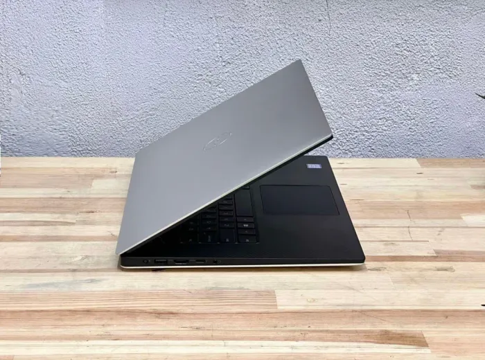 Мобільна робоча станція Dell Precision 5530 / 15.6" (1920x1080) IPS / Intel Core i7-8850H (6 (12) ядер по 2.6 - 4.3 GHz) / 16 GB DDR4 / 512 GB SSD M.2 / nVidia Quadro P1000, 4 GB GDDR5, 128-bit / WebCam / Win 11 Pro б/в - зображення 5
