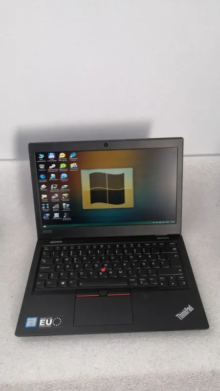 Ультрабук Lenovo ThinkPad L380 / 13.3" (1920x1080) IPS / Intel Core i3-8130U (2 (4) ядра по 2.2 - 3.4 GHz) / 8 GB DDR4 / 256 GB SSD / Intel UHD Graphics 620 / WebCam / Fingerprint / Windows 10 Pro б/в - зображення 2