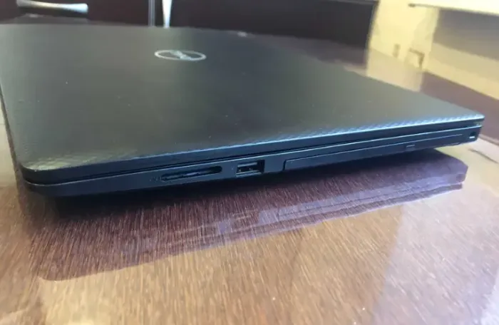 Ноутбук Dell Inspiron 3583 / 15.6" (1366x768) TN Touch / Intel Core i3-8145U (2 (4) ядра по 2.1 - 3.9 GHz) / 8 GB DDR4 / 256 GB SSD / Intel UHD Graphics for 8th Generation / WebCam б/в - зображення 5