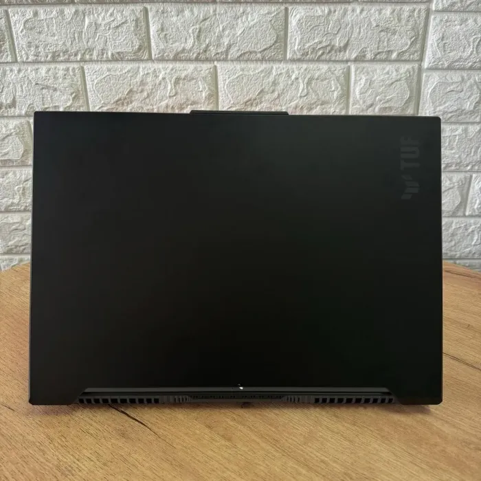 Ігровий ноутбук Asus TUF Gaming Advantage A16 FA617NS / 16" (1920x1200) IPS / AMD Ryzen 7 7735HS (8 (16) ядер по 3.2 - 4.75 GHz) / 16 GB DDR4 / 1000 GB SSD / AMD Radeon RX 7600S, 8 GB GDDR6, 128-bit / WebCam б/в - зображення 3