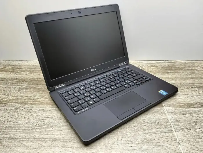 Нетбук Б-клас Dell Latitude E5250 / 12.5" (1366x768) TN / Intel Core i5-5300U (2 (4) ядра по 2.3 - 2.9 GHz) / 8 GB DDR3 / 120 GB SSD / Intel HD Graphics 5500 / WebCam / HDMI б/в - зображення 2