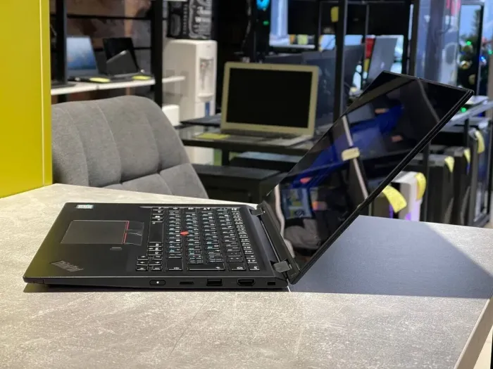 Ультрабук-трансформер Lenovo ThinkPad X390 Yoga / 13.3" (1920x1080) IPS Touch / Intel Core i5-8250U (4 (8) ядра по 1.6 - 3.4 GHz) / 8 GB DDR4 / 120 GB SSD / Intel UHD Graphics / WebCam б/в - зображення 4