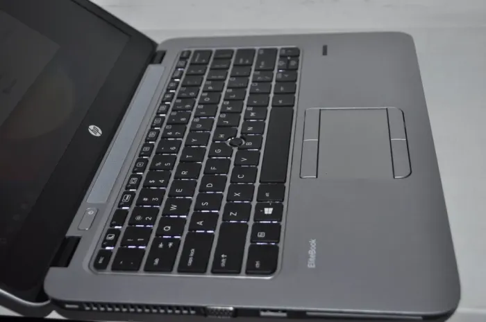 Нетбук Б-клас HP EliteBook 725 G4 / 12.5" (1366x768) TN / AMD Pro A10-8730B (4 ядра по 2.4 - 3.3 GHz) / 8 GB DDR4 / 256 GB SSD / AMD Radeon R5 Graphics / WebCam / Windows 10 Pro б/в - зображення 14