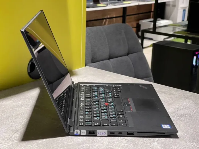 Ультрабук Lenovo ThinkPad X380 Yoga / 13.3" (1920x1080) IPS Touch / Intel Core i5-8250U (4 (8) ядра по 1.6 - 3.4 GHz) / 8 GB DDR4 / 256 GB SSD / Intel UHD Graphics 620 / WebCam б/в - зображення 3
