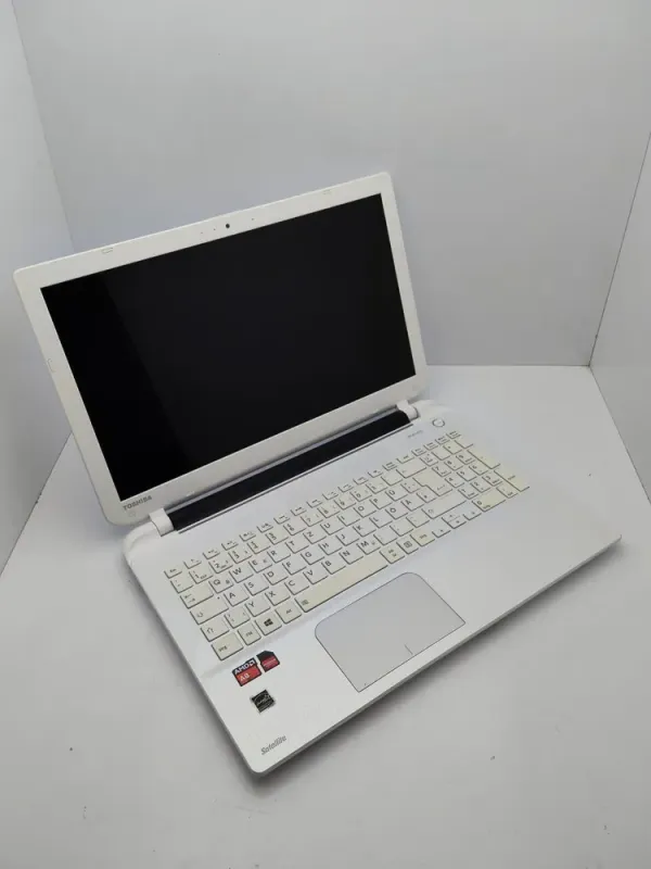 Ноутбук Toshiba L50 / 15.6" (1366x768) TN / AMD A8-6410 (4 ядра по 2.0 - 2.4 GHz) / 8 GB DDR3 / 500 GB HDD / AMD Radeon R5 230, 2 GB GDDR3, 64-bit / WebCam б/в - зображення 3