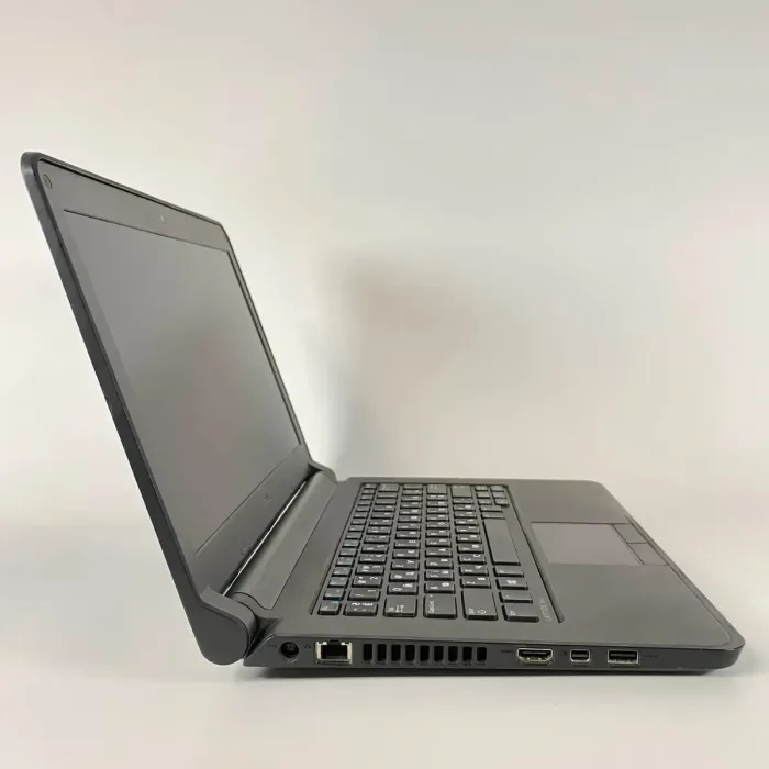 Ноутбук Dell Latitude 3340 / 13.3" (1366x768) TN / Intel Core i5-4210U (2 (4) ядра по 1.7 - 2.7 GHz) / 16 GB DDR3 / 256 GB SSD / Intel HD Graphics 4400 / WebCam б/в - зображення 4