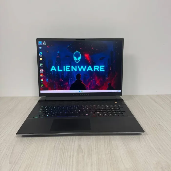 Ігровий ноутбук Dell Alienware m18 R1 / 18" (2560x1600) IPS / Intel Core i9-13900HX (24 (32) ядра по 2,2 - 5,4 ГГц) / 32 ГБ DDR5 / 1000 ГБ SSD NVMe / nVidia GeForce RTX 4080, 12 ГБ GDDR6, 192-біт / Веб-камера б/в - зображення 2