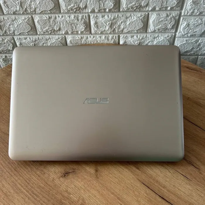 Ноутбук Б-клас Asus VivoBook F556UA / 15.6" (1920x1080) TN / Intel Core i5-7200U (2 (4) ядра по 2.5 - 3.1 GHz) / 8 GB DDR4 / 256 GB SSD / Intel HD Graphics 620 / WebCam б/в - зображення 3