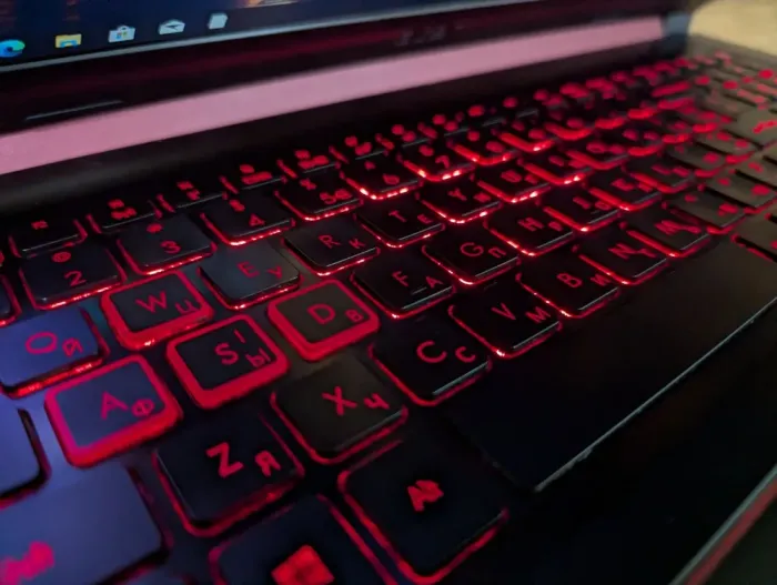 Ігровий ноутбук Acer Nitro 5 AN515-42 / 15.6" (1920x1080) IPS / AMD Ryzen 5-2500U (4 (8) ядра по 2.0 - 3.6 GHz) / 16 GB DDR4 / 500 GB SSD / AMD Radeon RX 560X, 4 GB GDDR5, 128-bit / WebCam / Windows 10 б/в - зображення 6