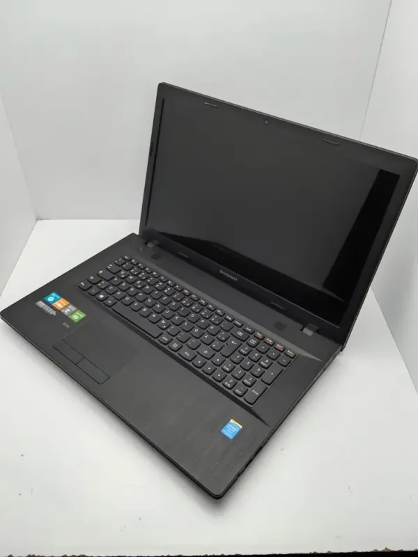 Ноутбук Lenovo G700 / 17.3" (1600x900) TN / Intel Pentium 2020M (2 ядра по 2.4 GHz) / 6 GB DDR3 / 1000 GB HDD / Intel HD Graphics / WebCam б/в - зображення 4