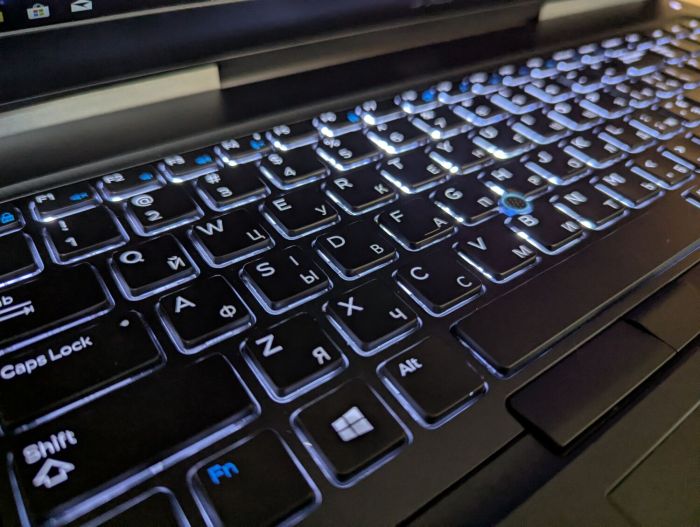 Мобільна робоча станція Dell Precision 7720 / 17.3" (1920x1080) IPS / Intel Core i7-7820HQ (4 (8) ядра по 2.9 - 3.9 GHz) / 32 GB DDR4 / 1000 GB SSD / nVidia Quadro P4000, 8 GB GDDR5, 256-bit / HDMI / Windows 10 б/в - зображення 6