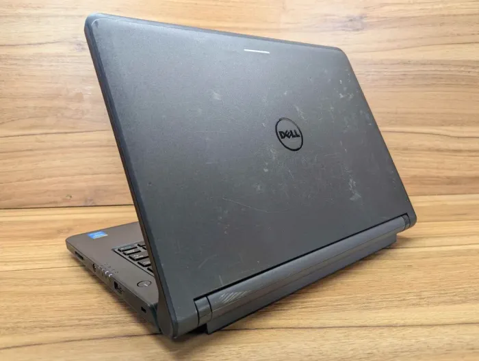 Ноутбук Dell Latitude 3340 / 13.3" (1366x768) TN / Intel Core i5-4200U (2 (4) ядра по 1.6 - 2.6 GHz) / 8 GB DDR3 / 240 GB SSD / Intel HD Graphics 4400 / WebCam / Windows 10 б/в - зображення 6