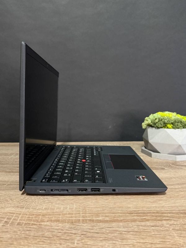 Ультрабук Lenovo ThinkPad X13 Gen 1 / 13.3" (1920x1080) IPS / AMD Ryzen 5 Pro 4650U (6 (12) ядер по 2.1 - 4.0 GHz) / 16 GB DDR4 / 256 GB SSD / AMD Radeon Vega Graphics / WebCam / Windows Lic б/в - зображення 4