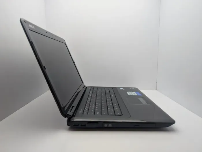 Ноутбук Asus K70ID / 17.3" (1600x900) TN / Intel Pentium T4200 (2 ядра по 2.0 GHz) / 6 GB DDR3 / 320 GB HDD / NVIDIA GeForce GT 120M, 1 GB GDDR2, 64-bit / WebCam б/в - зображення 5