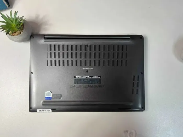 Ультрабук Dell Latitude 7300 / 13.3" (1920x1080) IPS / Intel Core i5-8365U (4 (8) ядра по 1.6 - 4.1 GHz) / 8 GB DDR4 / 256 GB SSD / Intel UHD Graphics 620 / WebCam / Win 10 Pro б/в - зображення 9