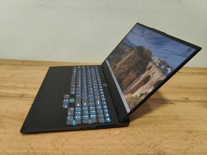 Ігровий ноутбук Б-клас Lenovo Legion Slim 7 15ACH6 / 15.6" (1920x1080) IPS / AMD Ryzen 7 5800H (8 (16) ядер по 3.2 - 4.4 GHz) / 16 GB DDR4 / 512 GB SSD / nVidia GeForce RTX 3060, 6 GB GDDR6, 192-bit / WebCam / Windows 10 Home б/в - зображення 5