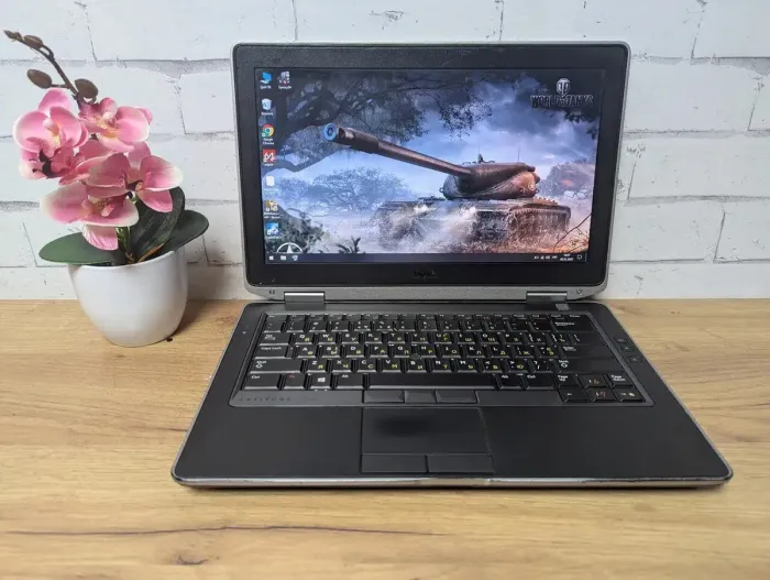 Ноутбук Б-клас Dell Latitude E6320 / 13.3" (1366x768) TN / Intel Core i5-2520M (2 (4) ядра по 2.5 - 3.2 GHz) / 8 GB DDR3 / 128 GB SSD / Intel HD Graphics 3000 б/в - зображення 2