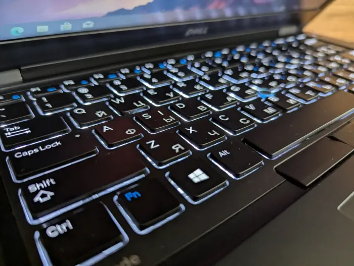 Ультрабук Dell Latitude 5480 / 14" (1366x768) TN / Intel Core i5-7200U (2 (4) ядра по 2.5 - 3.1 GHz) / 8 GB DDR4 / 240 GB SSD / Intel HD Graphics 620 / WebCam / HDMI / Windows 10 б/в - зображення 6