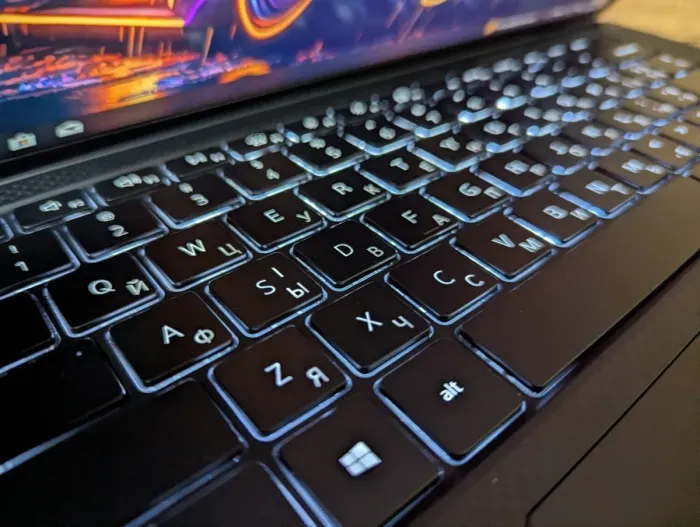 Мобільна робоча станція Dell Precision 5560 / 15,6" (1920x1080) IPS / Intel Core i7-11850H (8 (16) ядер по 2,5 - 4,8 ГГц) / 32 ГБ DDR4 / 512 ГБ SSD / nVidia Quadro T1200, 4 ГБ GDDR6, 128-біт / TouchID / WebCam / Windows 10 б/в - зображення 6