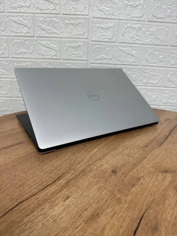 Ультрабук Dell XPS 15 9570 / 15.6" (1920x1080) IPS / Intel Core i7-11850H (8 (16) ядер по 2.1 - 4.8 GHz) / 16 GB DDR4 / 256 GB SSD / Intel UHD Graphics / WebCam б/в - зображення 6
