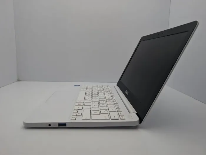 Нетбук Asus X207N / 11.6" (1366x768) TN / Intel Celeron N3350 (2 ядра по 1.1 - 2.4 GHz) / 2 GB DDR3 / 30 GB SSD / Intel HD Graphics 500 / WebCam б/в - зображення 5