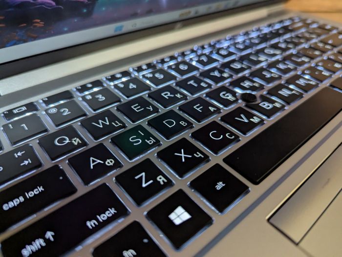 Ультрабук HP EliteBook 840 G8 / 14" (1920x1080) IPS / Intel Core i7-1185G7 (4 (8) ядра по 3.0 - 4.8 GHz) / 16 GB DDR4 / 512 GB SSD / Intel Iris Xe Graphics / TouchID / WebCam / Windows 11 б/в - изображение 6