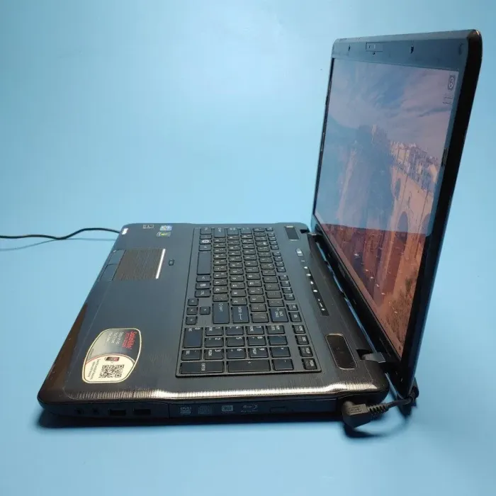 Ноутбук Б-клас Toshiba Satellite P775-S7320 / 17.3" (1600x900) TN / Intel Core i7-2670QM (4 (8) ядра по 2.2 - 3.1 GHz) / 8 GB DDR3 / 240 GB SSD / Intel HD Graphics 3000 / WebCam / DVD-RW / Win 10 Home б/в - зображення 5