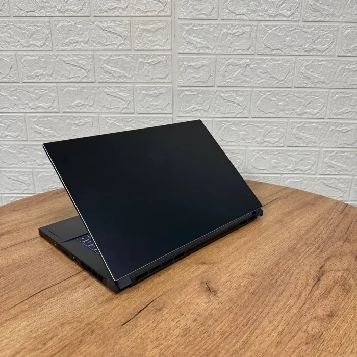 Мобільна робоча станція Б-клас MSI WS66 10TKT / 15.6" (1920x1080) IPS Touch / Intel Core i7-10875H (8 (16) ядер по 2.3 - 5.1 GHz) / 32 GB DDR4 / 1000 GB SSD / nVidia Quadro RTX 3000, 6 GB GDDR6, 192-bit / WebCam б/в - зображення 6