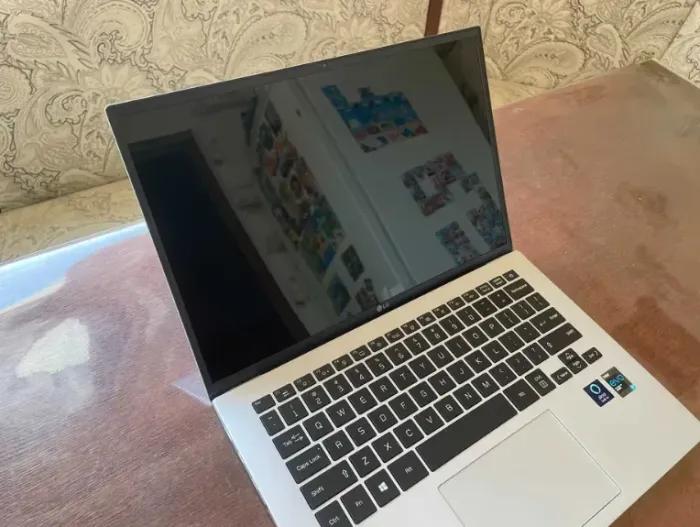 Ультрабук LG Gram 14 / 14" (1920x1200) IPS / Intel Core i5-1135G7 (4 (8) ядра по 2.4 - 4.2 GHz) / 8 GB DDR4 / 512 GB SSD / Intel Iris Xe Graphics / WebCam б/в - зображення 5