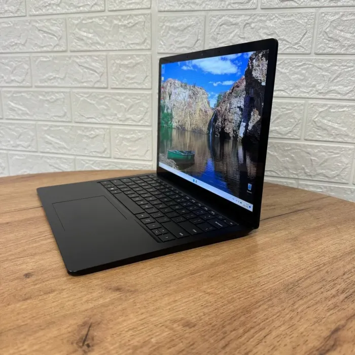 Ультрабук Б-клас Microsoft Surface Laptop 5 / 13.5" (2256x1504) IPS Touch / Intel Core i5-1245U (10 (12) ядер по 3.3 - 4.4 GHz) / 16 GB DDR4 / 256 GB SSD / Intel Iris Xe Graphics / WebCam б/в - зображення 5