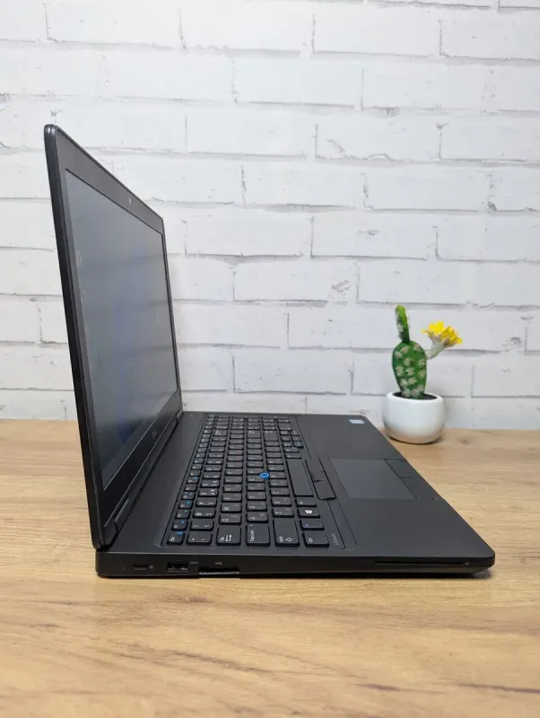 Ноутбук Dell Latitude 5580 / 15.6" (1920x1080) TN / Intel Core i5-6300U (2 (4) ядра по 2.4 - 3.0 GHz) / 8 GB DDR4 / 256 GB SSD / Intel HD Graphics 520 / WebCam б/в - зображення 5