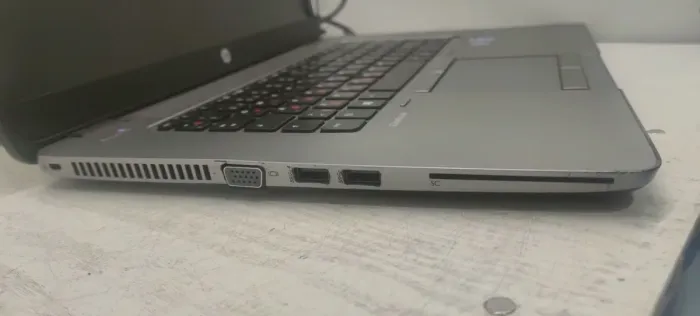 Ноутбук Б-клас HP EliteBook 850 G2 / 15.6" (1920x1080) TN / Intel Core i7-5600U (2 (4) ядра по 2.6 - 3.2 GHz) / 16 GB DDR3 / 1000 GB SSD / AMD Radeon R7 M260X, 1 GB GDDR5, 128-bit / WebCam б/в - зображення 5