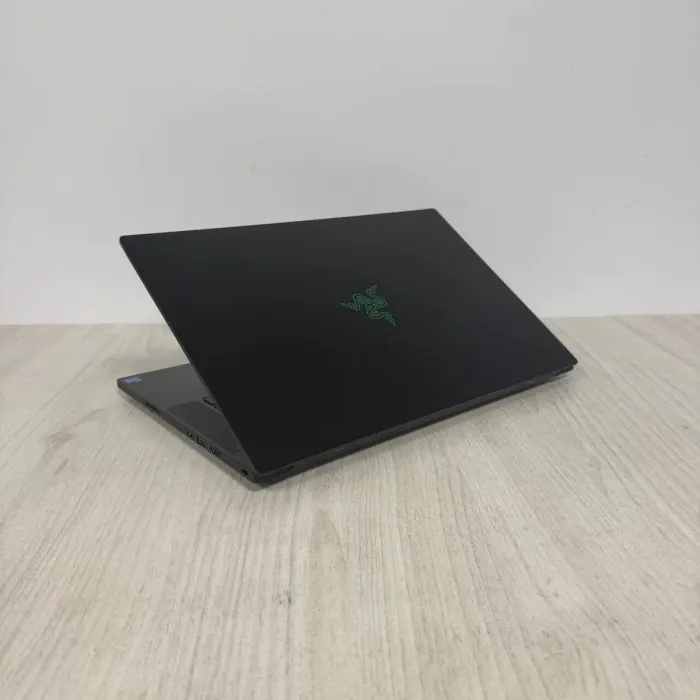 Ігровий ноутбук Razer Blade 15 RZ09-0409 / 15.6" (1920x1080) IPS / Intel Core i7-11800H (8 (16) ядер по 2,3 - 4,6 ГГц) / 16 ГБ DDR4 / 1000 ГБ SSD NVMe / nVidia GeForce RTX 3070, 8 ГБ GDDR6, 256-bit / WebCam б/в - зображення 7
