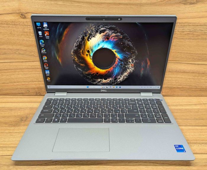 Ультрабук Dell Latitude 5520 / 15.6" (1920x1080) IPS Touch / Intel Core i7-1165G7 (4 (8) ядра по 2.8 - 4.7 GHz) / 24 GB DDR4 / 512 GB SSD / Intel Iris Xe Graphics / WebCam / TouchID / Windows 11 б/в - зображення 2
