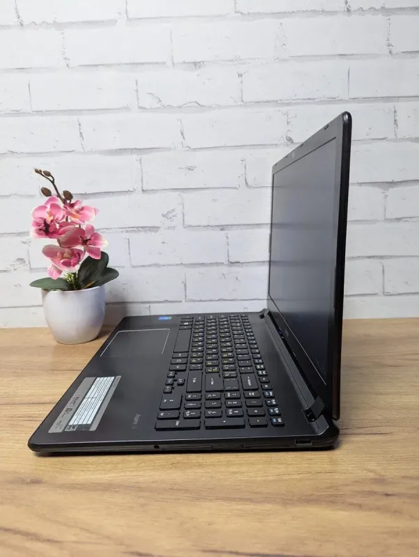 Ноутбук Acer Aspire V5-573 / 15.6" (1366x768) TN / Intel Core i3-4010U (2 (4) ядра по 1.7 GHz) / 8 GB DDR3 / 128 GB SSD / Intel HD Graphics 4400 / WebCam б/в - зображення 4