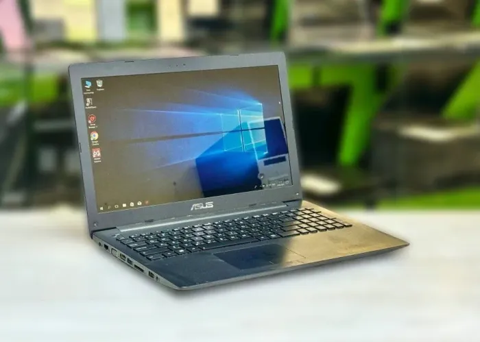 Ноутбук Б-клас Asus X553M / 15.6" (1366x768) TN / Intel Celeron N2830 (2 ядра по 2.16 - 2.41 GHz) / 8 GB DDR3 / 120 GB SSD / Intel HD Graphics / DVD-RW / Win 10 Home б/в - зображення 2