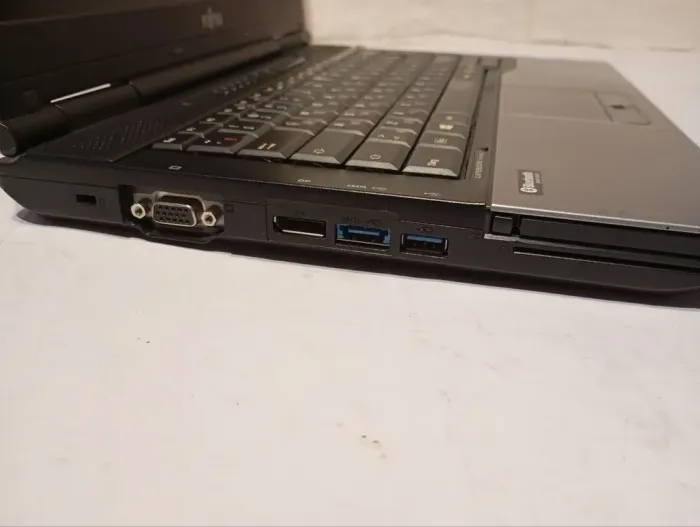 Ноутбук Б-клас Fujitsu LifeBook S782 / 14" (1600x900) TN / Intel Core i5-3230M (2 (4) ядра по 2.6 - 3.2 GHz) / 8 GB DDR3 / 120 GB SSD / Intel HD Graphics 4000 / WebCam / DVD-ROM б/в - зображення 5