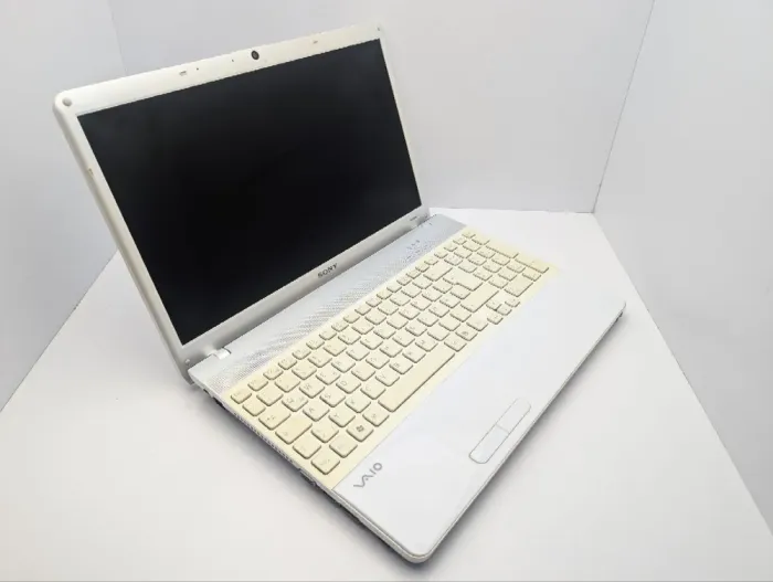 Ноутбук Sony VPC EB3E1E / 15.6" (1366x768) TN / Intel Pentium P6100 (2 ядра по 2.0 GHz) / 6 GB DDR3 / 500 GB HDD / Intel HD Graphics 500 / WebCam / DVD-ROM б/в - зображення 6
