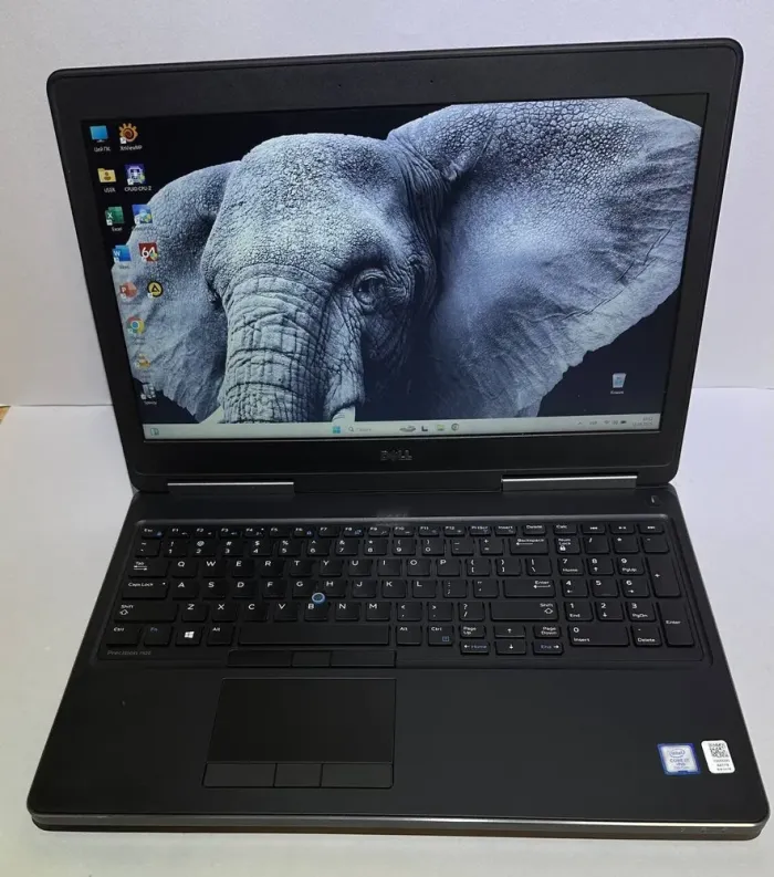 Мобільна робоча станція Dell Precision 7520 / 15,6" (1920x1080) IPS / Intel Core i7-7820HQ (4 (8) ядра по 2,9 - 3,9 ГГц) / 16 ГБ DDR4 / 256 ГБ SSD / nVidia Quadro M1200, 4 ГБ GDDR5, 128-біт / WebCam / Win 11 Pro б/в - зображення 2