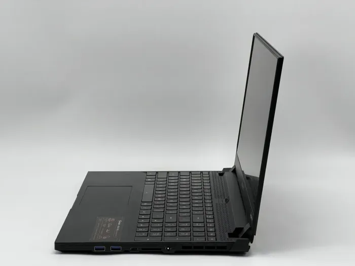 Ігровий ноутбук Б-класу Gigabyte Aorus 15G YC / 15,6" (1920x1080) IPS / Intel Core i7-10870H (8 (16) ядер по 2,2 - 5,0 ГГц) / 32 ГБ DDR4 / 480 ГБ SSD NVMe / nVidia GeForce RTX 3080, 16 ГБ GDDR6, 256-біт / WebCam б/в - зображення 4