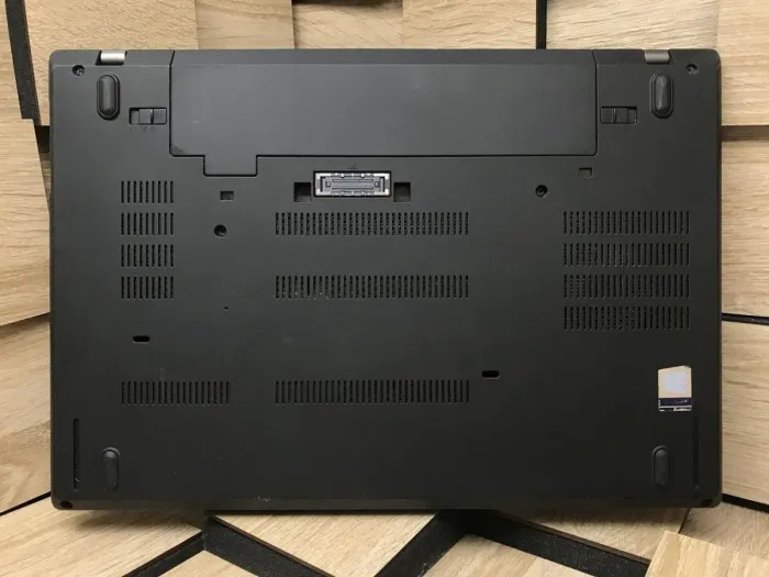 Ультрабук Б-клас Lenovo ThinkPad T470 / 14" (1366x768) TN / Intel Core i5-7300U (2 (4) ядра по 2.6 - 3.5 GHz) / 8 GB DDR4 / 256 GB SSD / Intel HD Graphics 620 / WebCam / Fingerprint / USB 3.1 / HDMI / Два АКБ б/в - зображення 9