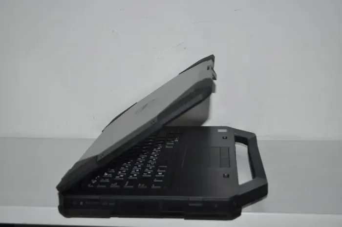 Захищений ноутбук Dell Latitude 5414 Rugged / 14" (1366x768) TN / Intel Core i3-6100U (2 (4) ядра по 2.3 GHz) / 8 GB DDR4 / 256 GB SSD / Intel HD Graphics 520 / WebCam / Windows 11 Pro б/в - зображення 7