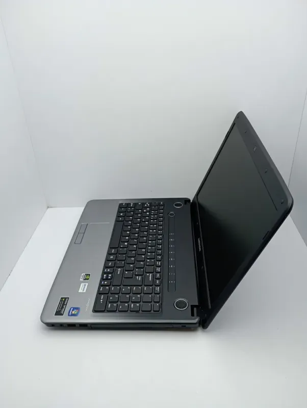 Ноутбук Acer Medion 156 / 15.6" (1366x768) TN / Intel Core i5-2450M (2 (4) ядра по 2.5 - 3.1 GHz) / 6 GB DDR3 / 320 GB HDD / nVidia GeForce GT 630M АКБ не тримає б/в - зображення 6