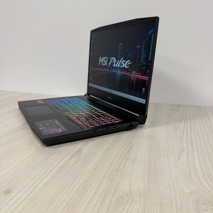 Ігровий ноутбук Б-клас MSI Pulse 15 B13VGK / 15.6" (1920x1080) IPS / Intel Core i7-13700H (14 (20) ядер по 2.4 - 5.0 GHz) / 16 GB DDR5 / 512 GB SSD NVMe / nVidia GeForce RTX 4070, 8 GB GDDR6, 128-bit / WebCam б/в - зображення 5