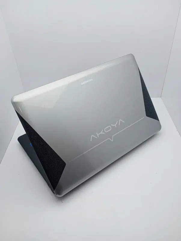 Ноутбук Medion Akoya E7216 / 17.3" (1600x900) TN / Intel Core i3-380M (2 (4) ядра по 2.53 GHz) / 6 GB DDR3 / 320 GB HDD / Intel HD Graphics / WebCam б/в - зображення 8