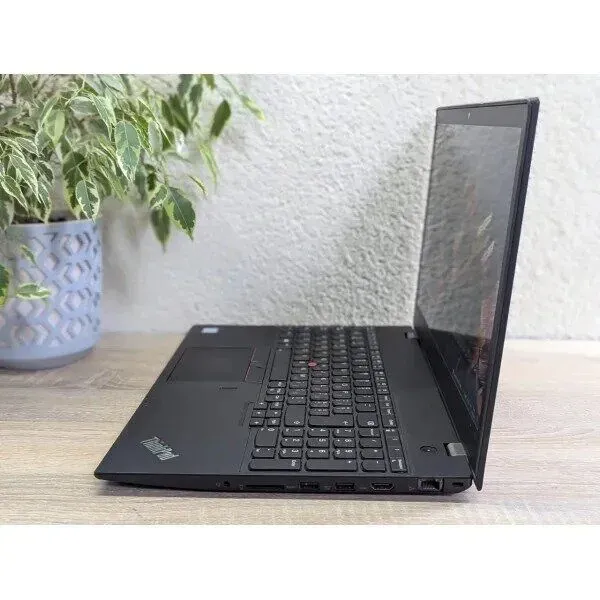 Ноутбук Б-клас Lenovo ThinkPad T570 / 15.6" (1920x1080) TN / Intel Core i5-7300U (2 (4) ядра по 2.6 - 3.5 GHz) / 8 GB DDR4 / 256 GB SSD / Intel HD Graphics 620 / WebCam б/в - зображення 6