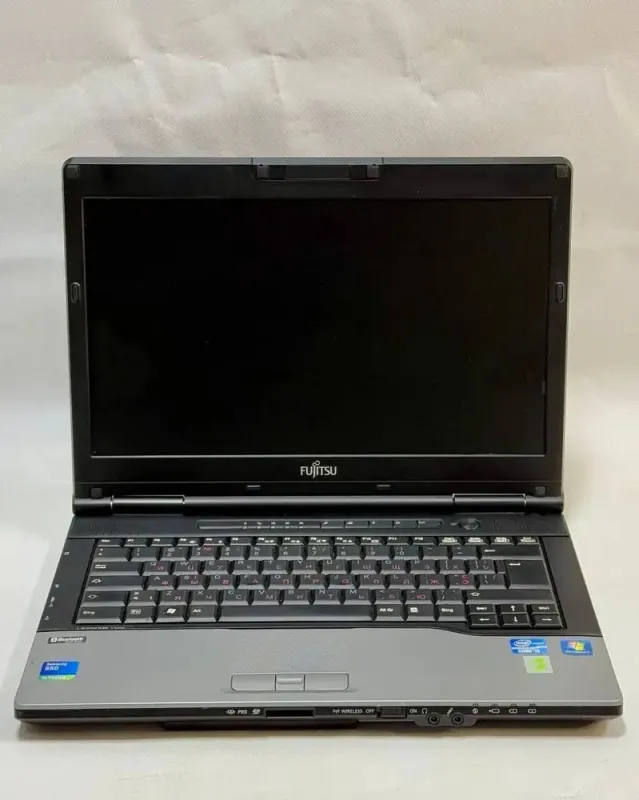 Ноутбук Fujitsu LifeBook S752 / 14" (1366x768) TN / Intel Core i5-3320M (2 (4) ядра по 2.6 - 3.3 GHz) / 8 GB DDR3 / 240 GB SSD / Intel HD Graphics 4400 / Windows 10 Pro б/в - зображення 4