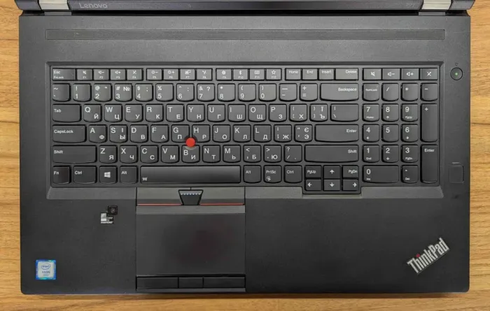 Мобільна робоча станція Lenovo ThinkPad P71 / 17.3" (3840x2160) IPS / Intel Xeon E3-1535M v6 (4 (8) ядра по 3.1 - 4.2 GHz) / 64 GB DDR4 / 1000 GB SSD + 512 GB SSD / nVidia Quadro P4000, 8 GB GDDR5, 256-bit / WebCam / TouchID / Windows 10 б/в - зображення 3