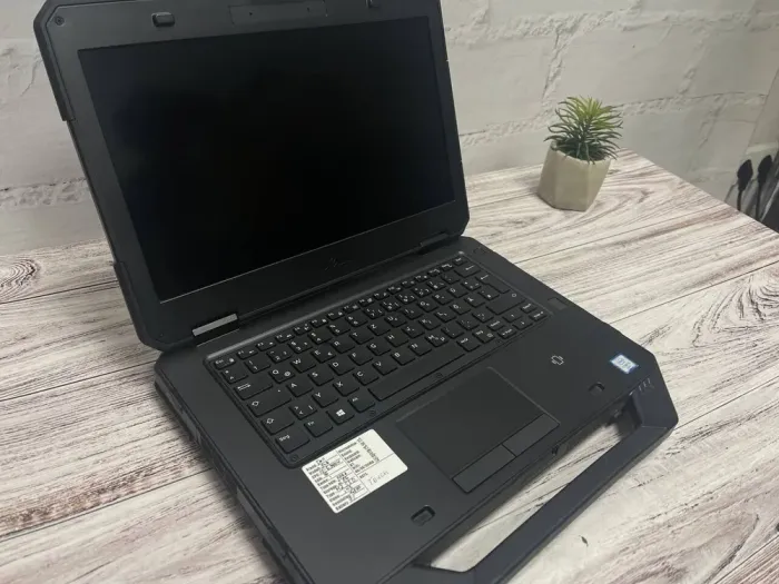 Захищений ноутбук Dell Latitude 14 Rugged 5414 / 14" (1366x768) TN Touch / Intel Core i5-6300U (2 (4) ядра по 2.4 - 3.0 GHz) / 16 GB DDR3 / 256 GB SSD / Intel HD Graphics 520 б/в - зображення 3